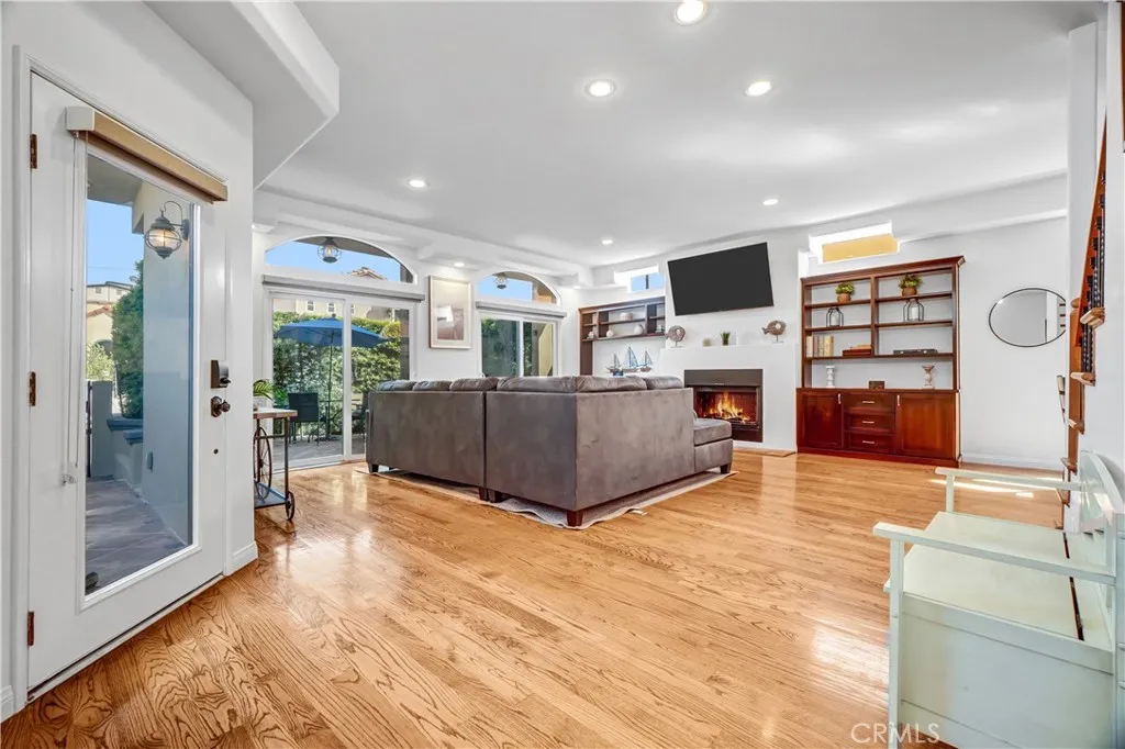 Additional image 38 of 179 Pomona Ave, Long Beach, CA 90803