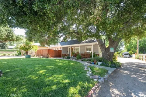 24421 Valley Street, Newhall, CA MLS: SR25109547