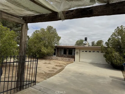 15572 Tawney Ridge Lane, Victorville, CA MLS: HD25084830