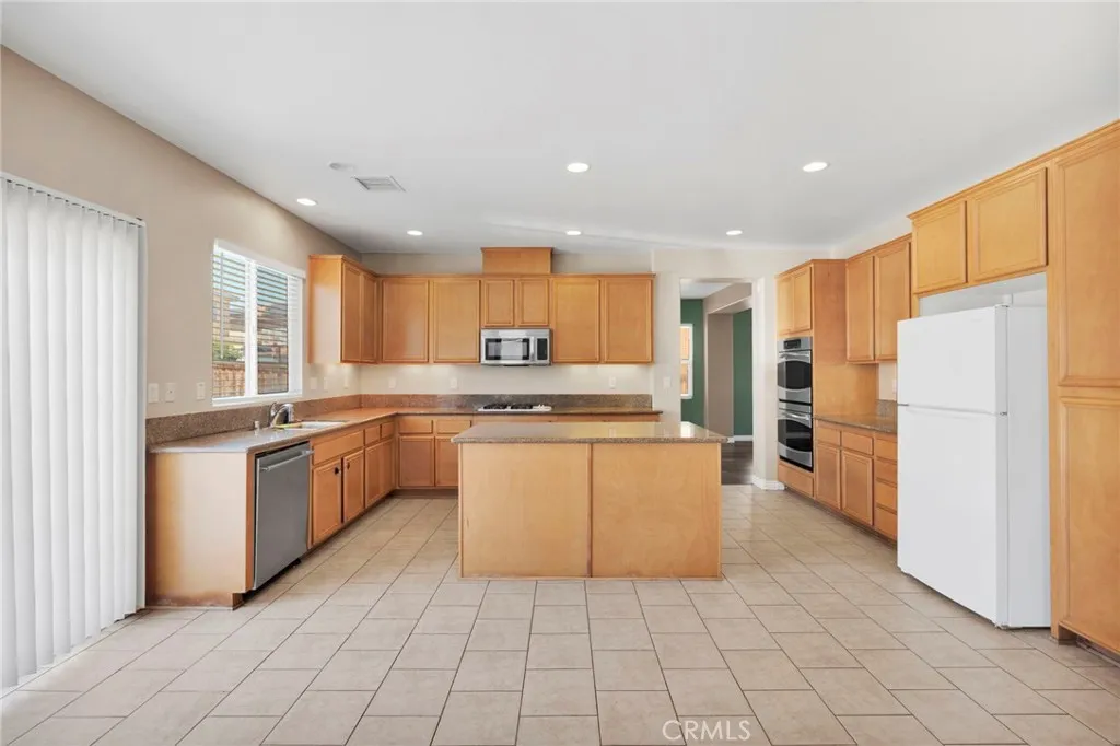 Additional image 16 of 13802 Camino Cinco St, Victorville, CA 92392