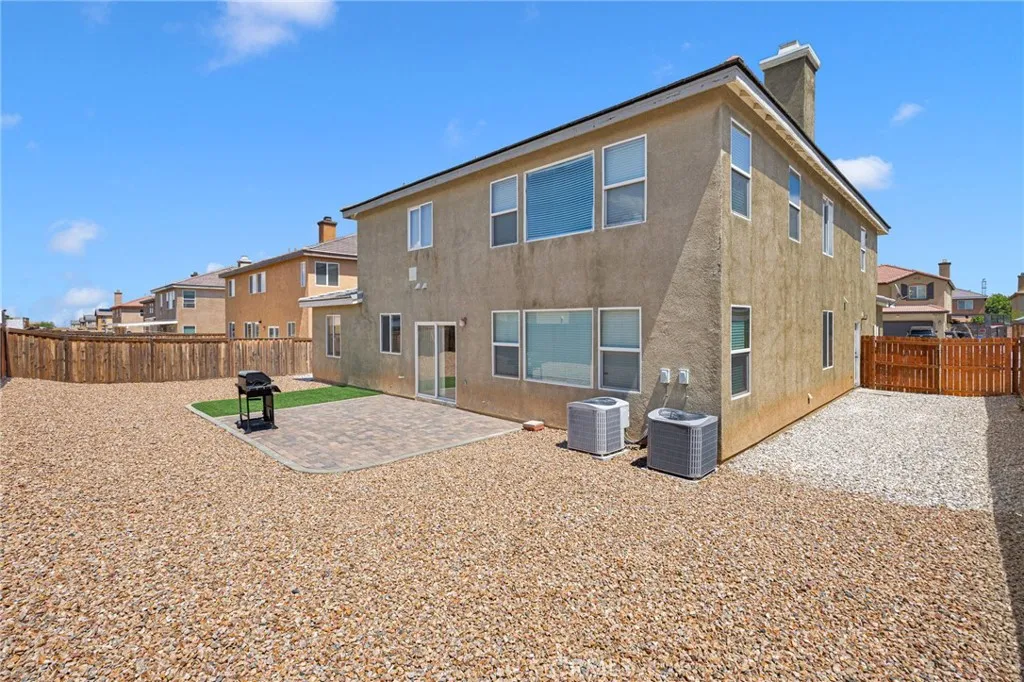 13802 Camino Cinco St, Victorville, CA 92392