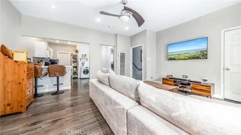 217 Columbia Place, Los Angeles, CA MLS: SR25058433