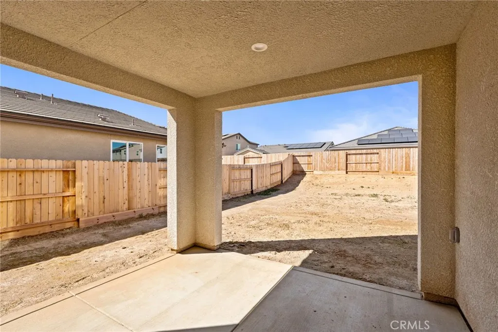 1189 Magnolia Court W, Madera, CA 93636