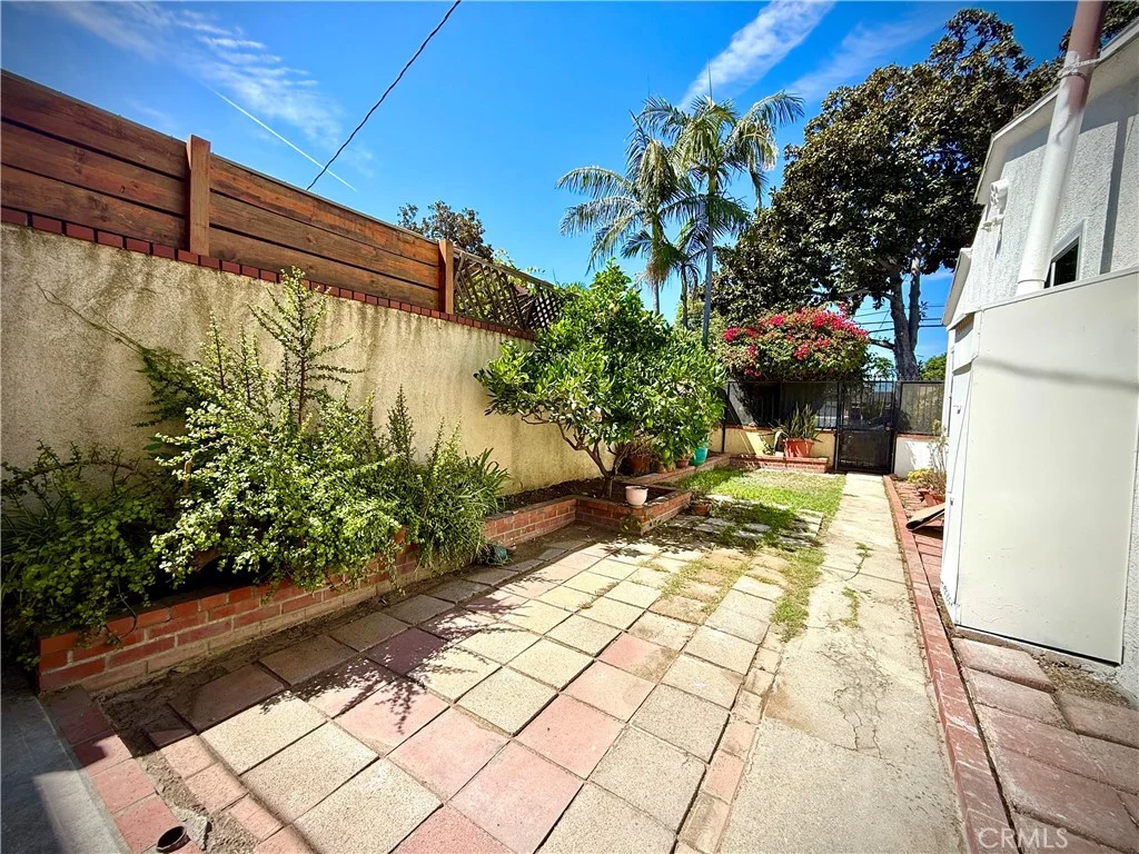 472 W Burnett St, Long Beach, CA 90806