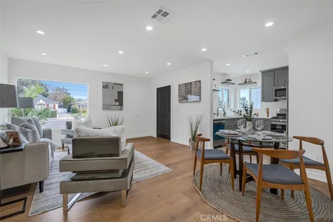 433 N Buena Vista Street, Burbank, CA 91505 - MLS#: BB25053603