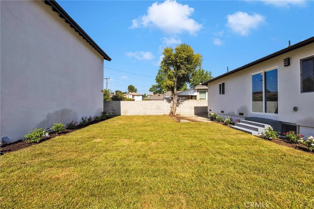 17116 Kingsbury St, Granada Hills, CA 91344