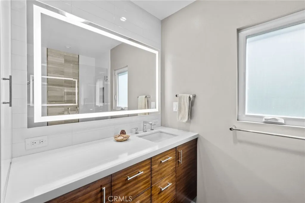 Additional image 62 of 735 N Orchard Dr, Burbank, CA 91506