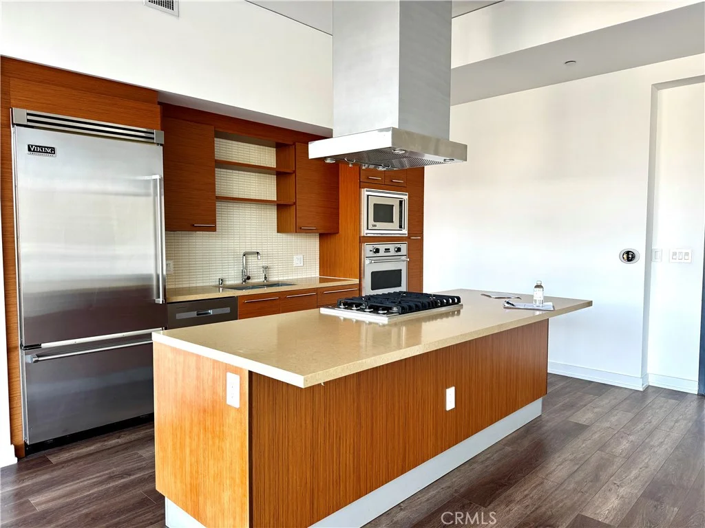 9 MacArthur Place Unit 1402, Santa Ana, CA 92707