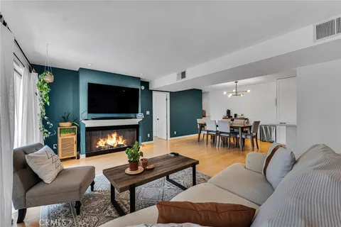14850 Hesby Street Unit 205, Sherman Oaks, CA MLS: SR25066000