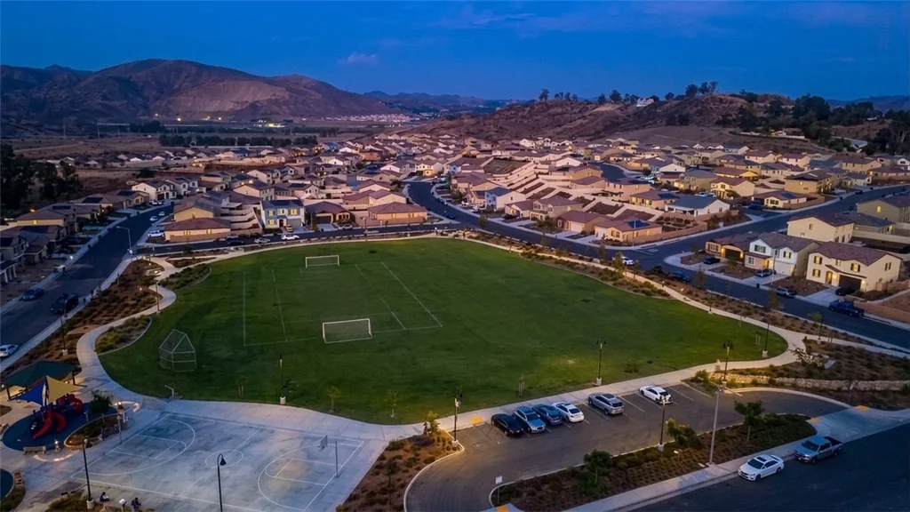 4646 Florence Dr, Lake Elsinore, CA 92530