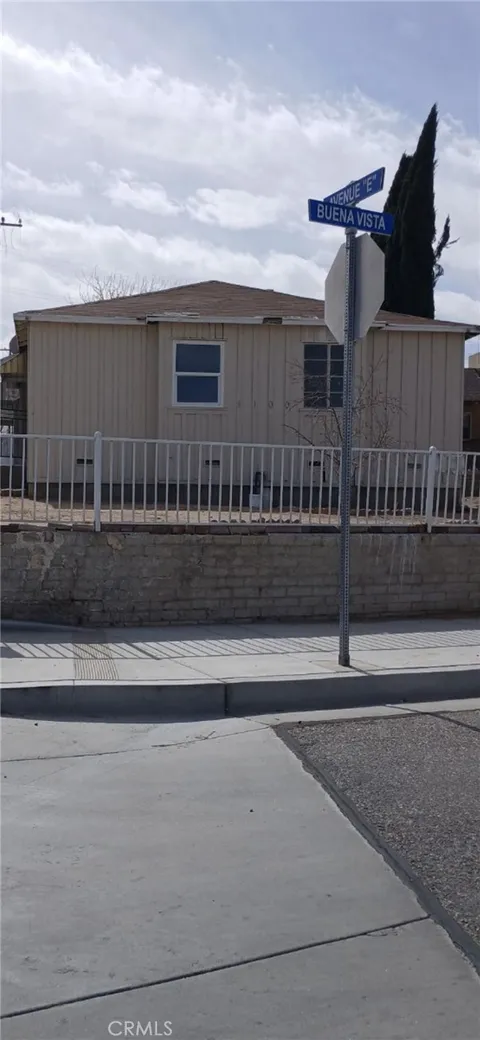 1100 W Buena Vista Street, Barstow, CA 92311 - MLS#: DW25052388
