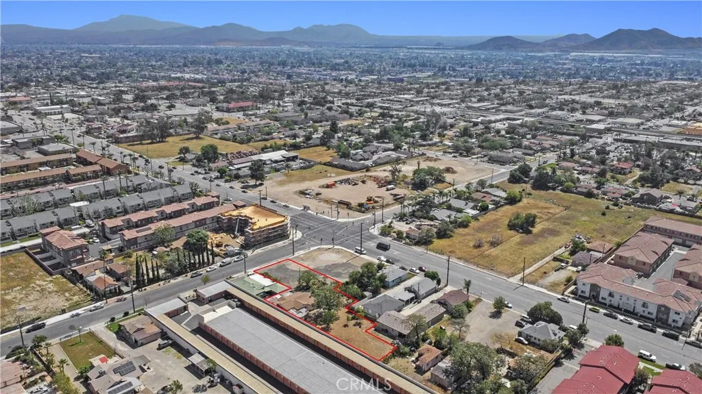 8464 Cypress Avenue, Fontana, CA 92335