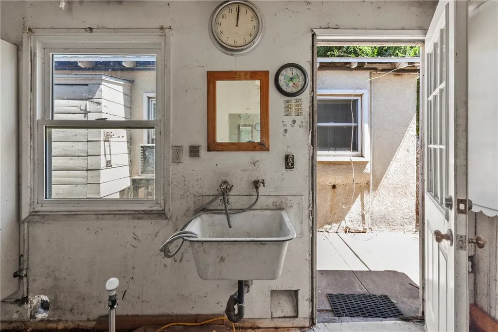 Additional image 30 of 1344 N Parish Pl, Burbank, CA 91506