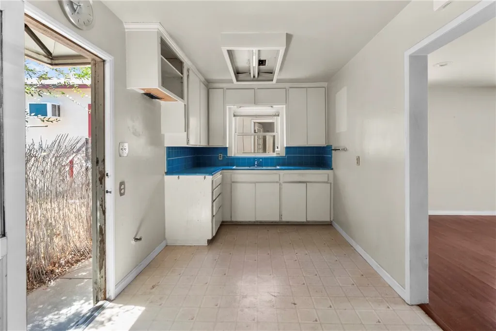 Additional image 8 of 1344 N Parish Pl, Burbank, CA 91506