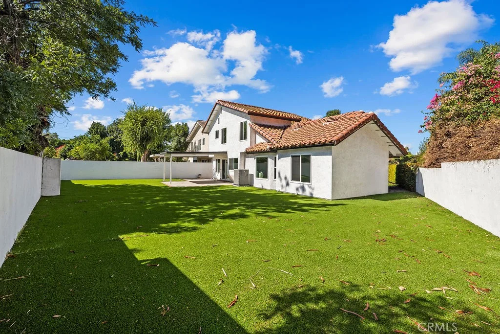 19700 Lull St, Winnetka, CA 91306