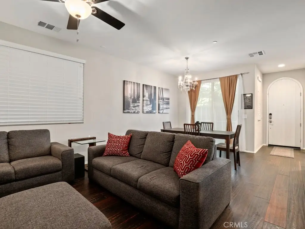 10940 Kittridge Street, North Hollywood, CA 91606