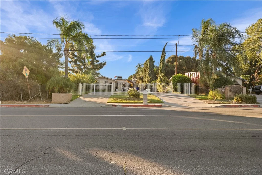 4337 Riverview Dr, Jurupa Valley, CA 92509
