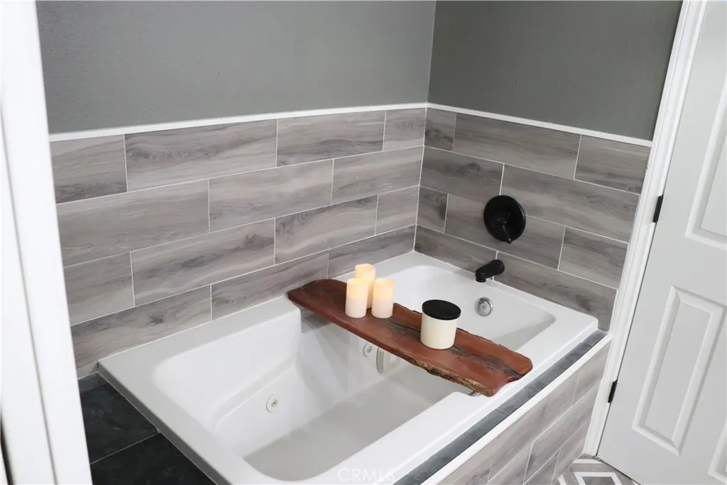 Additional image 121 of 16324 Crown Valley Dr, Apple Valley, CA 92307