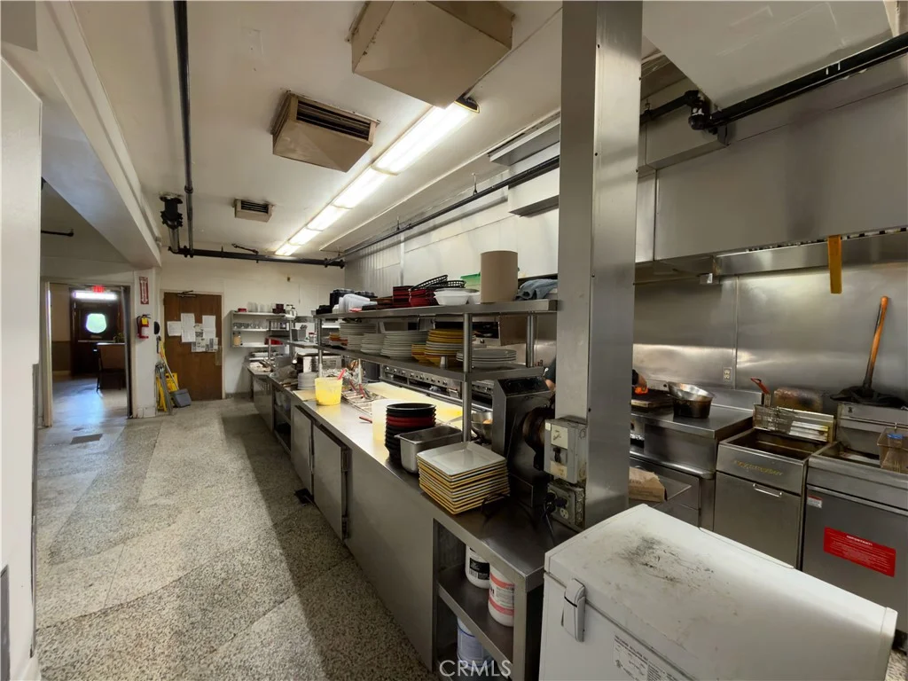 8950 Laurel Canyon Blvd, Los Angeles, CA 91352