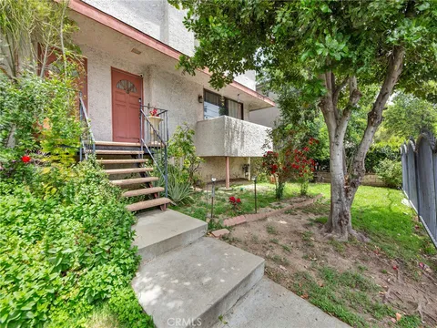 18425 Saticoy Street Unit 1, Reseda, CA MLS: SR25080952