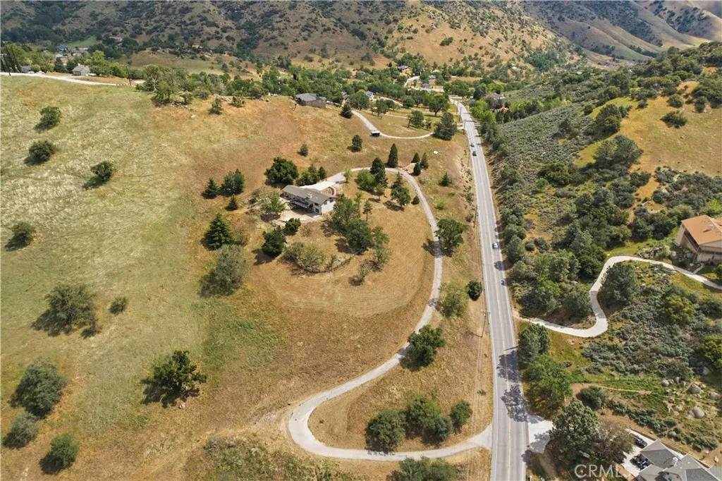 26201 Cumberland Rd, Tehachapi, CA 93561