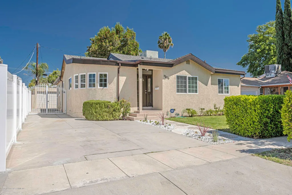 17639 Bromley Street, Encino, CA 91316