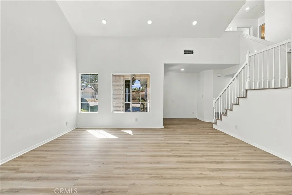 1563 E Kettering St, Lancaster, CA 93535 photo 5