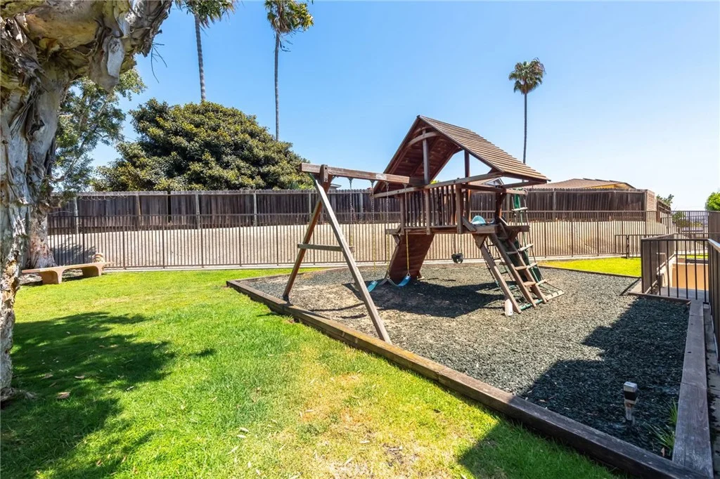 1325 E Grand Ave, El Segundo, CA 90245