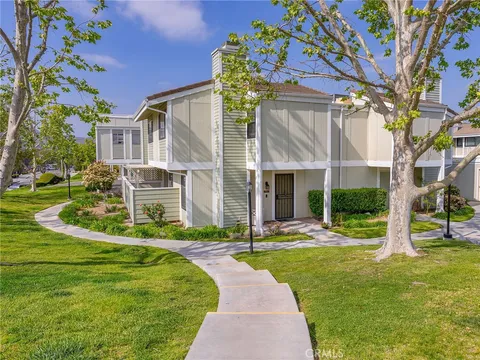 27116 Crossglade Avenue Unit 1, Canyon Country, CA MLS: BB25083478