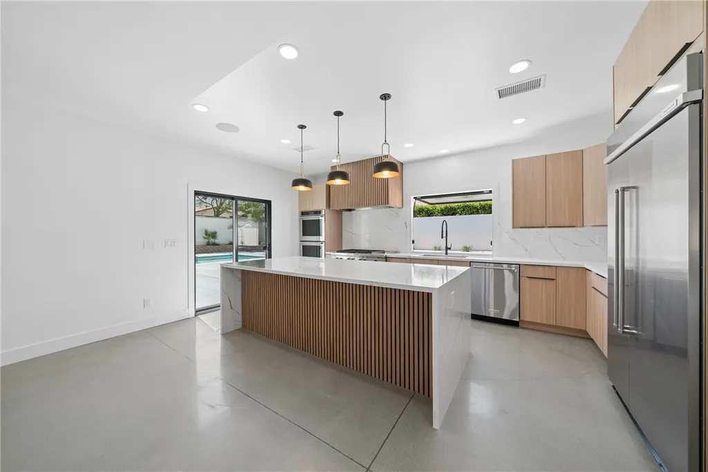 Additional image 25 of 54217 Eisenhower Dr, La Quinta, CA 92253