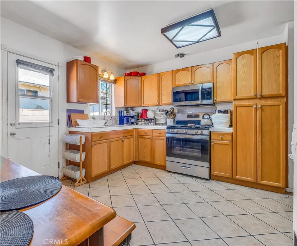 Additional image 13 of 575 E Fernleaf Ave, Pomona, CA 91766