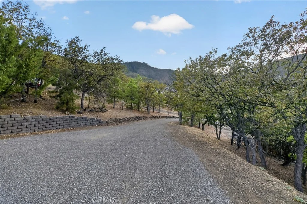 1522 Oak Valley Drive, Yreka, CA 96097