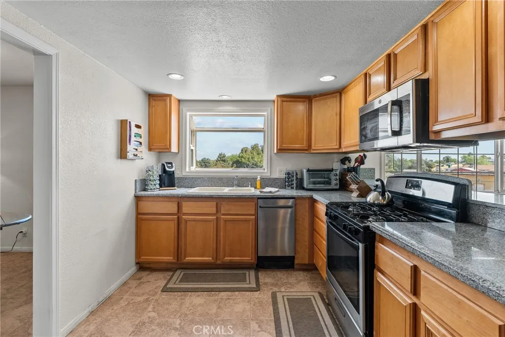 Additional image 79 of 3521 E Avenue T4, Palmdale, CA 93550