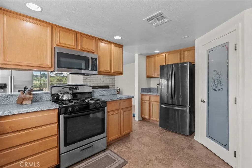 Additional image 17 of 3521 E Avenue T4, Palmdale, CA 93550
