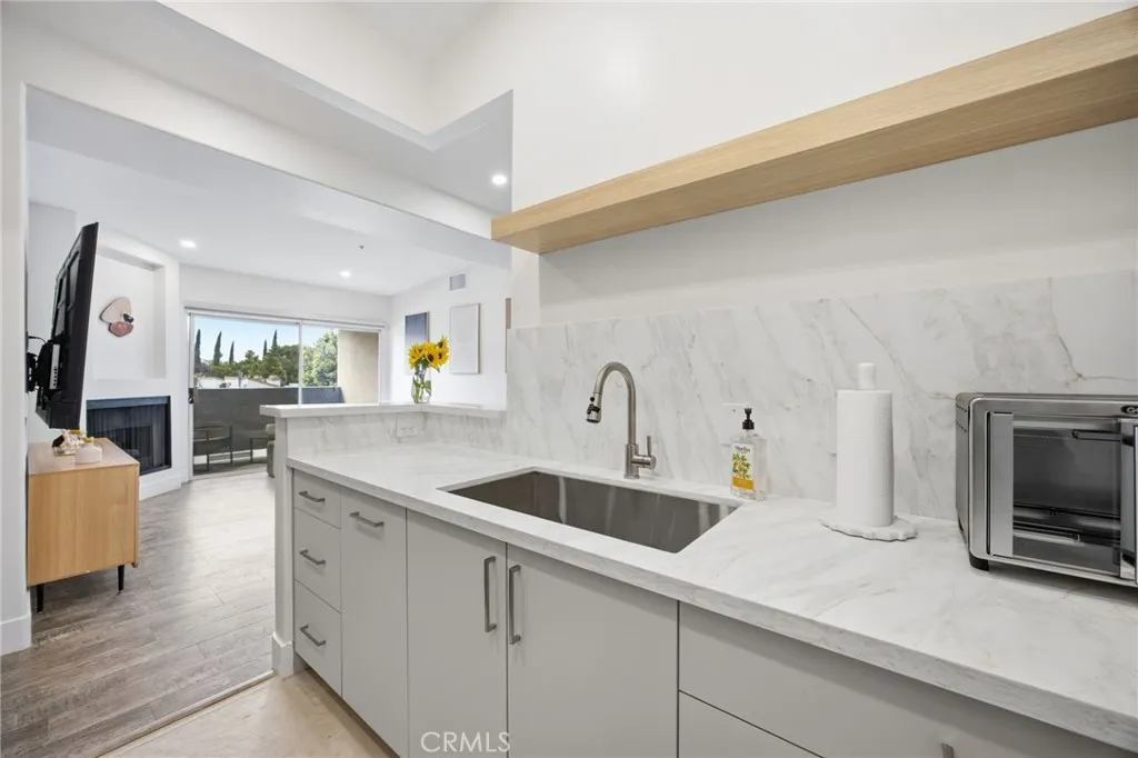Additional image 9 of 15455 Sherman Way Unit 27, Van Nuys, CA 91406