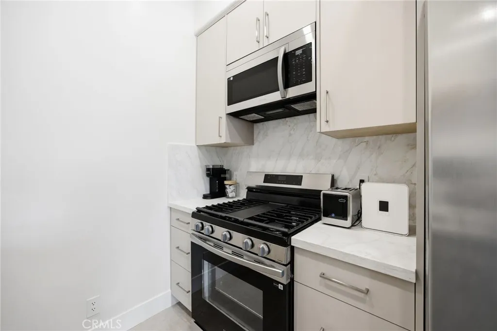 Additional image 7 of 15455 Sherman Way Unit 27, Van Nuys, CA 91406