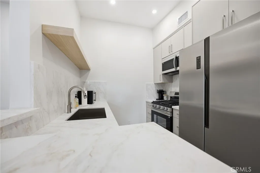 Additional image 6 of 15455 Sherman Way Unit 27, Van Nuys, CA 91406