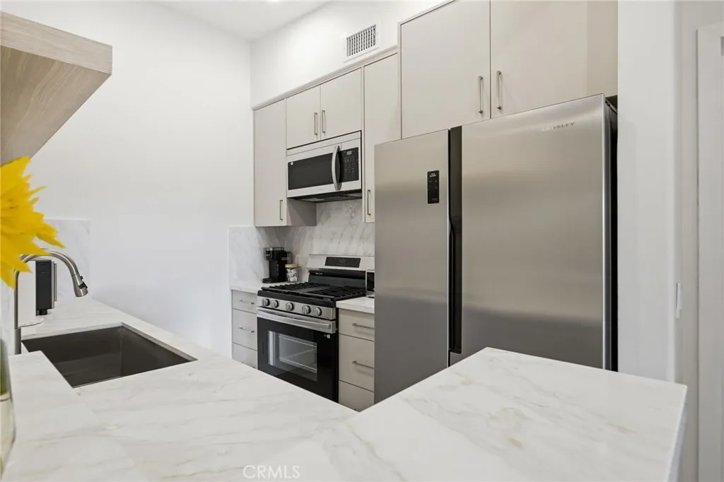 Additional image 42 of 15455 Sherman Way Unit 27, Van Nuys, CA 91406