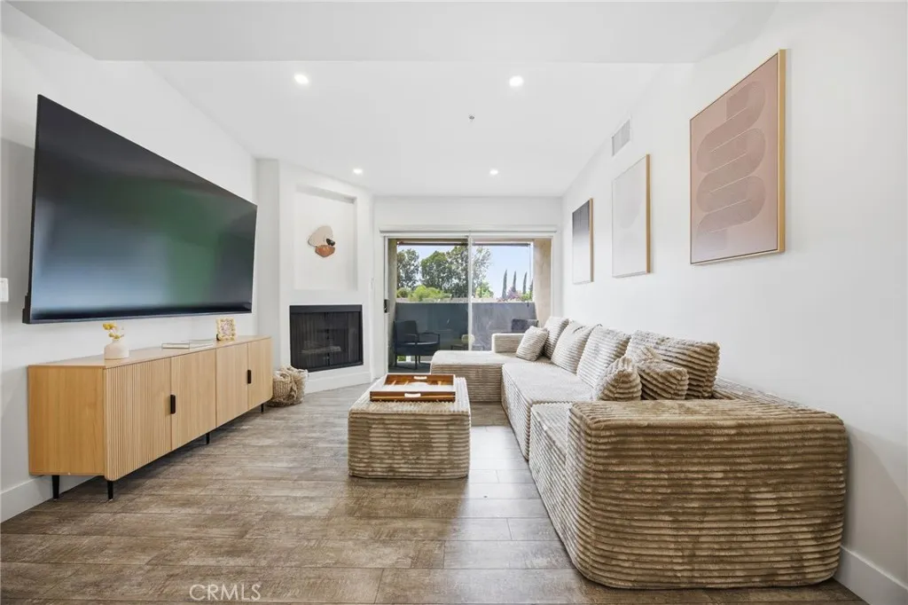 Additional image 37 of 15455 Sherman Way Unit 27, Van Nuys, CA 91406