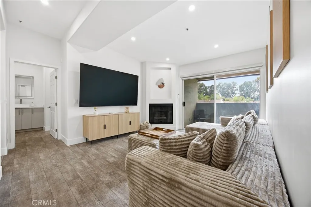 Additional image 35 of 15455 Sherman Way Unit 27, Van Nuys, CA 91406