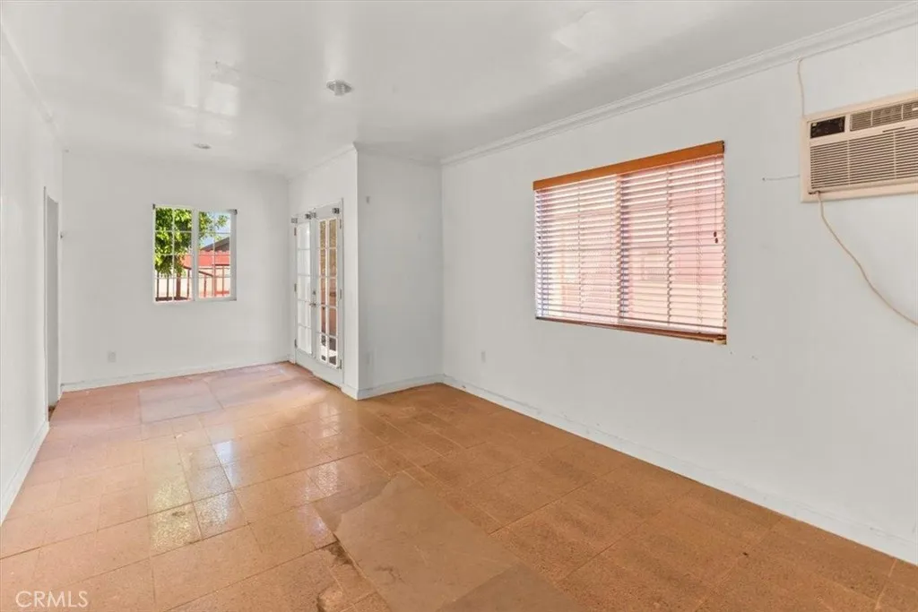 4930 Chesley Ave, View Park, CA 90043