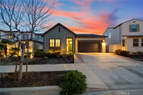 28701 Lambent Way, Saugus, CA MLS: GD25064569