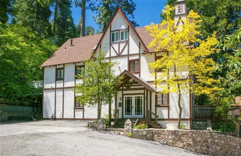 815 Arrowhead Villa Road, Lake Arrowhead, CA MLS: IG25075038