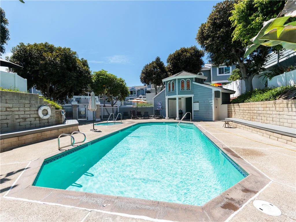212 Mayfair Ln, Costa Mesa, CA 92627