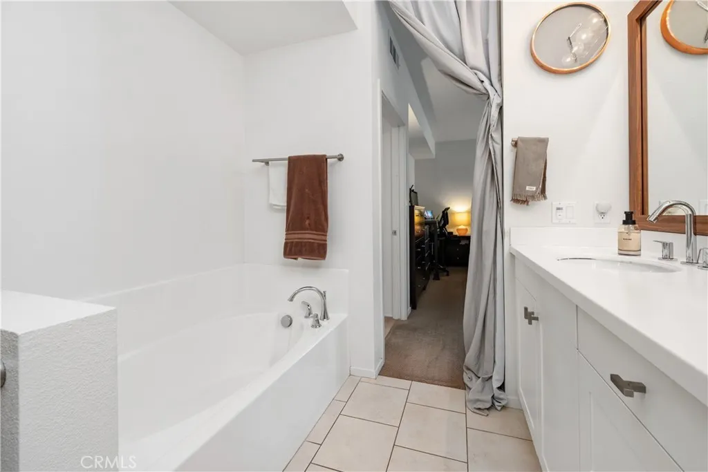 Additional image 17 of 13025 Park Place Unit 301, Hawthorne, CA 90250