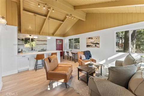 738 W Victoria Court, Lake Arrowhead, CA MLS: IG25068332