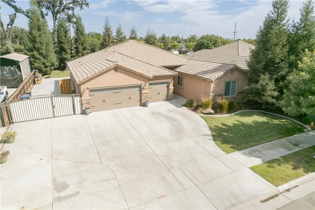 3240 W Lark Avenue, Visalia, CA 93291