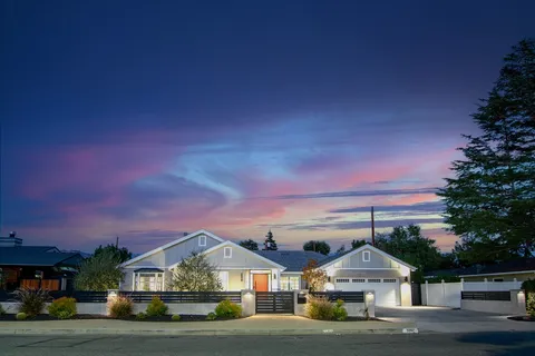534 S Parish Place, Burbank, CA 91506 - MLS#: BB24207475