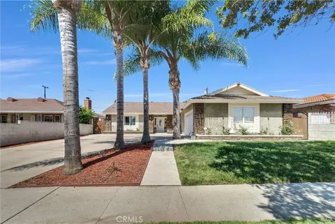 2622 S Pacific Ave, Santa Ana, CA MLS: OC25106826