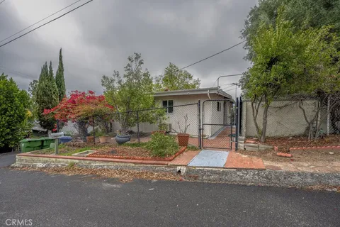 10670 Olive Grove Avenue, Sunland, CA MLS: SR25057443